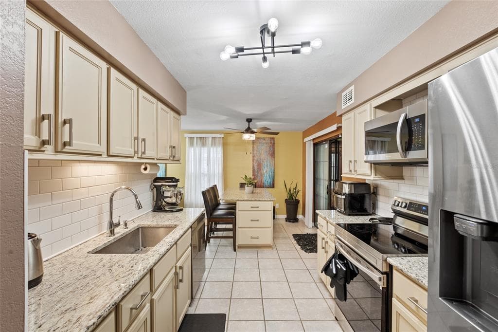 100 E OAK TERRACE DRIVE # A2, LEESBURG, FL 34748 — zdjęcie 4