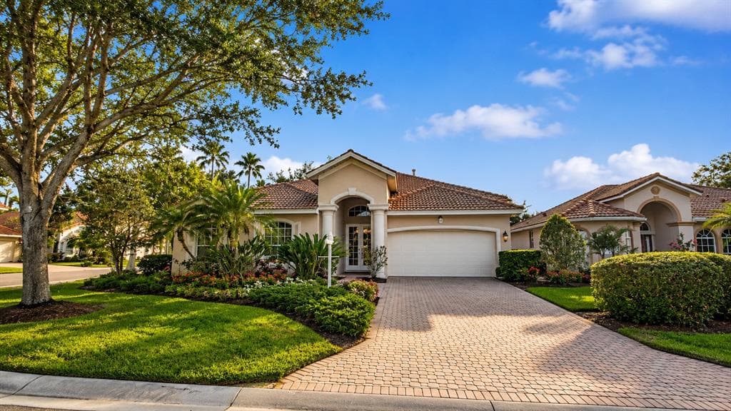 6836 BAY HILL DRIVE, LAKEWOOD RANCH, FL 34202