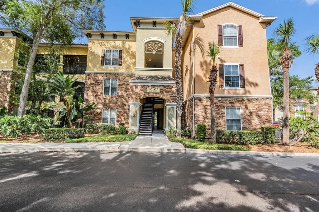 10103 COURTNEY OAKS CIRCLE # 103, TAMPA, FL 33619