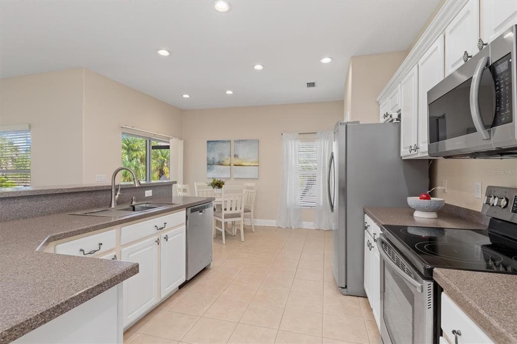 2796 SUNCOAST LAKES BOULEVARD, PORT CHARLOTTE, FL 33980 — zdjęcie 5