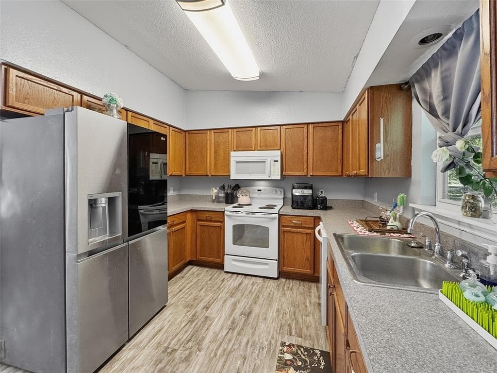 38932 CENTRAL AVENUE, ZEPHYRHILLS, FL 33540 — zdjęcie 5