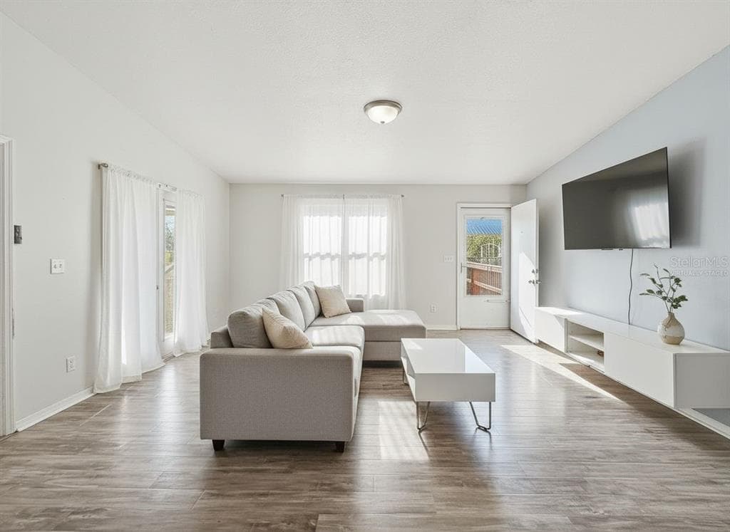 38932 CENTRAL AVENUE, ZEPHYRHILLS, FL 33540 — zdjęcie 4