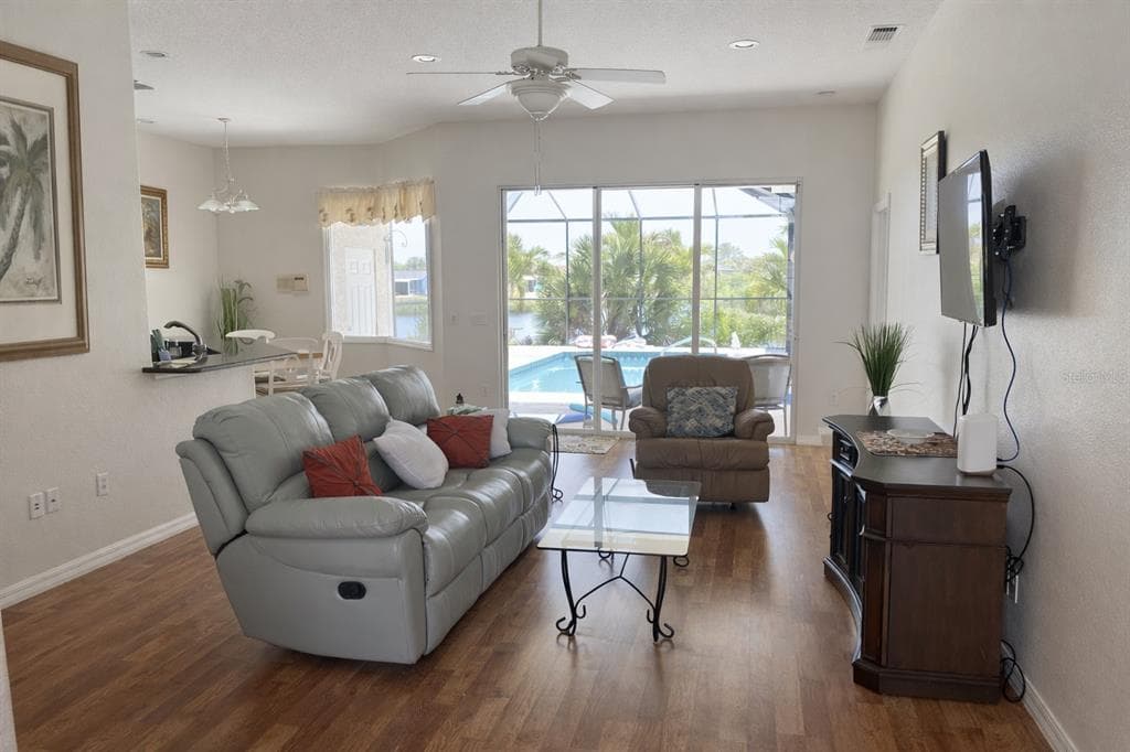 18146 AVONSDALE CIRCLE, PORT CHARLOTTE, FL 33948 — zdjęcie 2