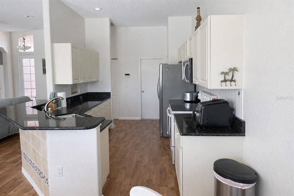 18146 AVONSDALE CIRCLE, PORT CHARLOTTE, FL 33948 — zdjęcie 5