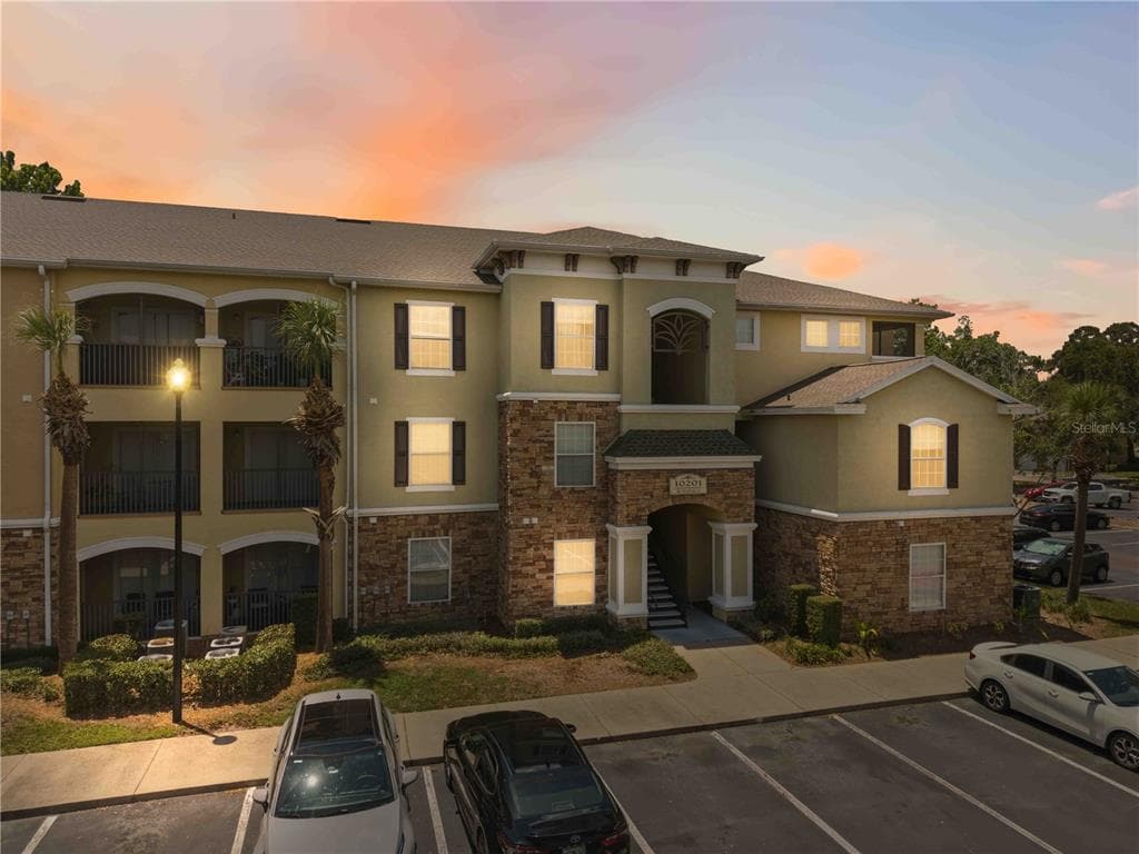 10201 COURTNEY PALMS BOULEVARD # 204, TAMPA, FL 33619