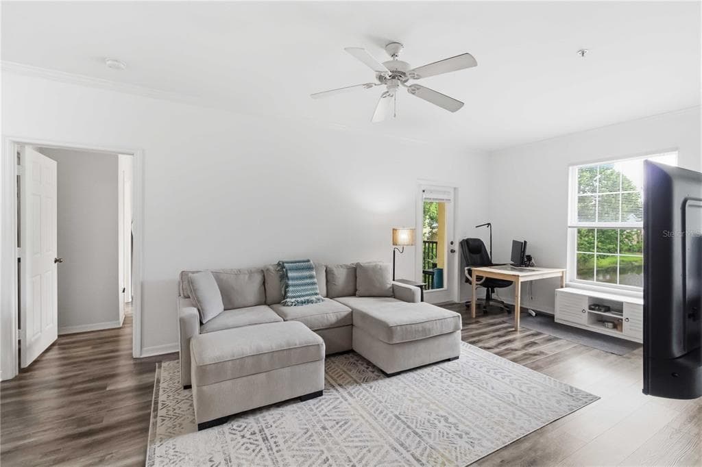 10201 COURTNEY PALMS BOULEVARD # 204, TAMPA, FL 33619 — zdjęcie 4