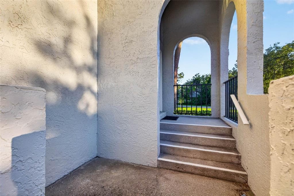 4843 NAPOLI COURT NE, ST PETERSBURG, FL 33703 — zdjęcie 2