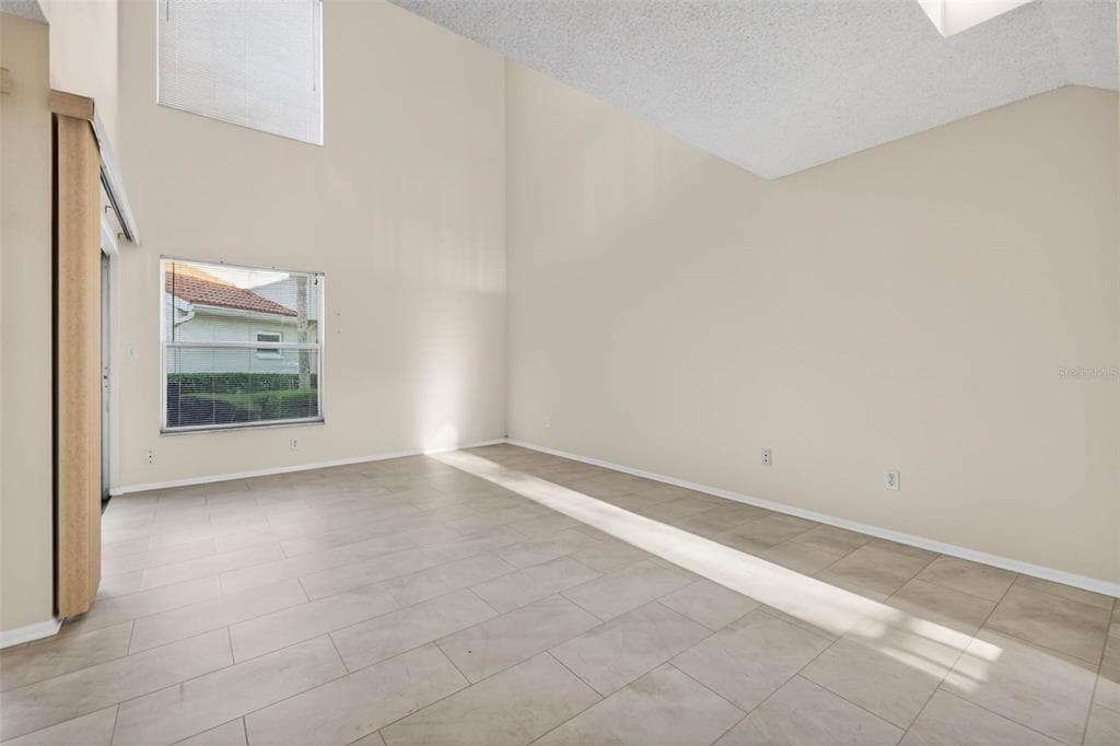 4843 NAPOLI COURT NE, ST PETERSBURG, FL 33703 — zdjęcie 4