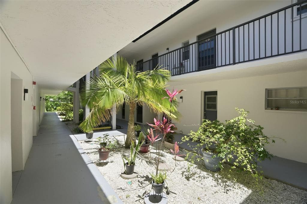 1127 KING ARTHUR COURT # 316, DUNEDIN, FL 34698 — zdjęcie 4
