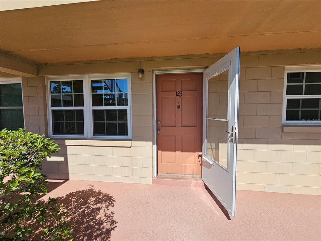 1100 E CAROLINE STREET # 123, TAVARES, FL 32778 — zdjęcie 2