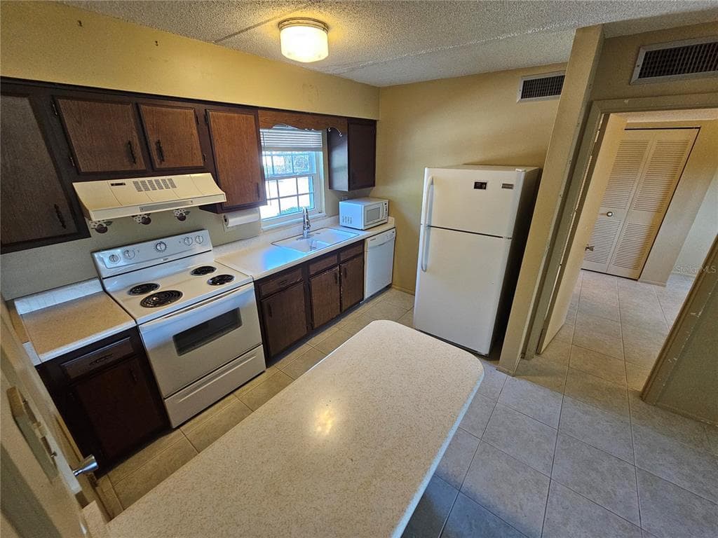 1100 E CAROLINE STREET # 123, TAVARES, FL 32778 — zdjęcie 4