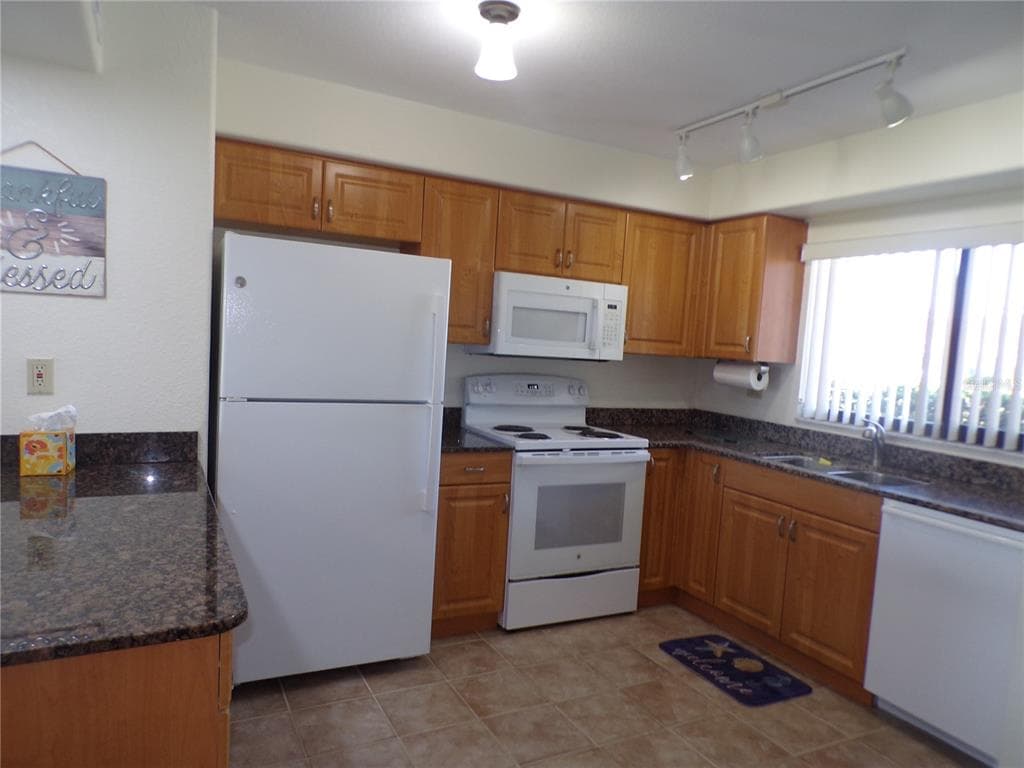 1356 RIO DE JANEIRO AVENUE # 108, PUNTA GORDA, FL 33983 — zdjęcie 2