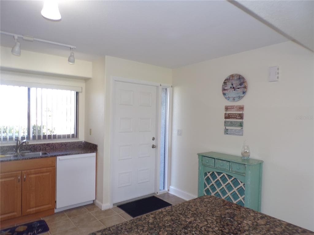 1356 RIO DE JANEIRO AVENUE # 108, PUNTA GORDA, FL 33983 — zdjęcie 4