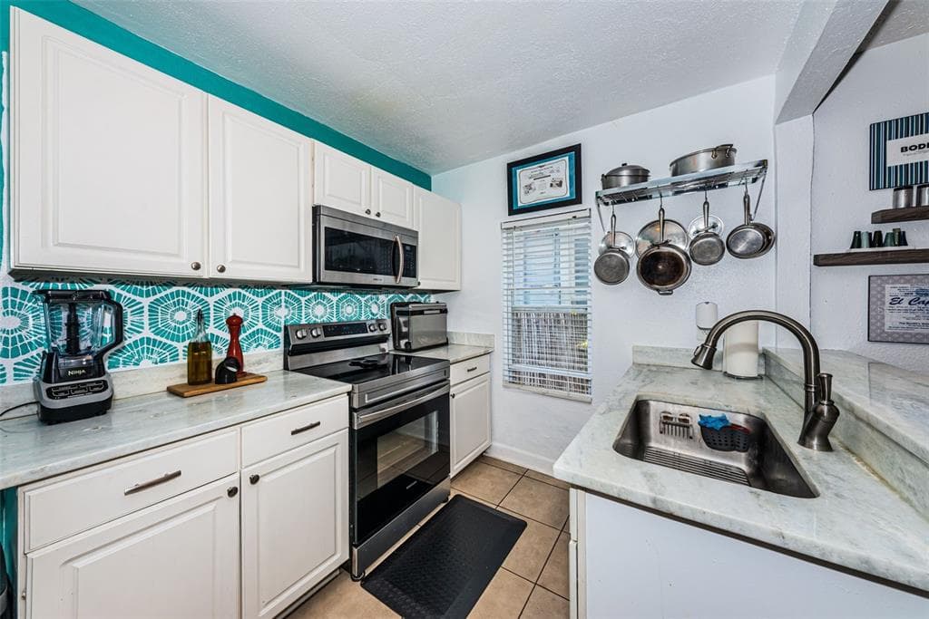 547 15TH STREET N, ST PETERSBURG, FL 33705 — zdjęcie 4