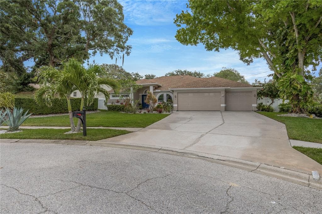 727 HIDDEN LAKE DRIVE, TARPON SPRINGS, FL 34689