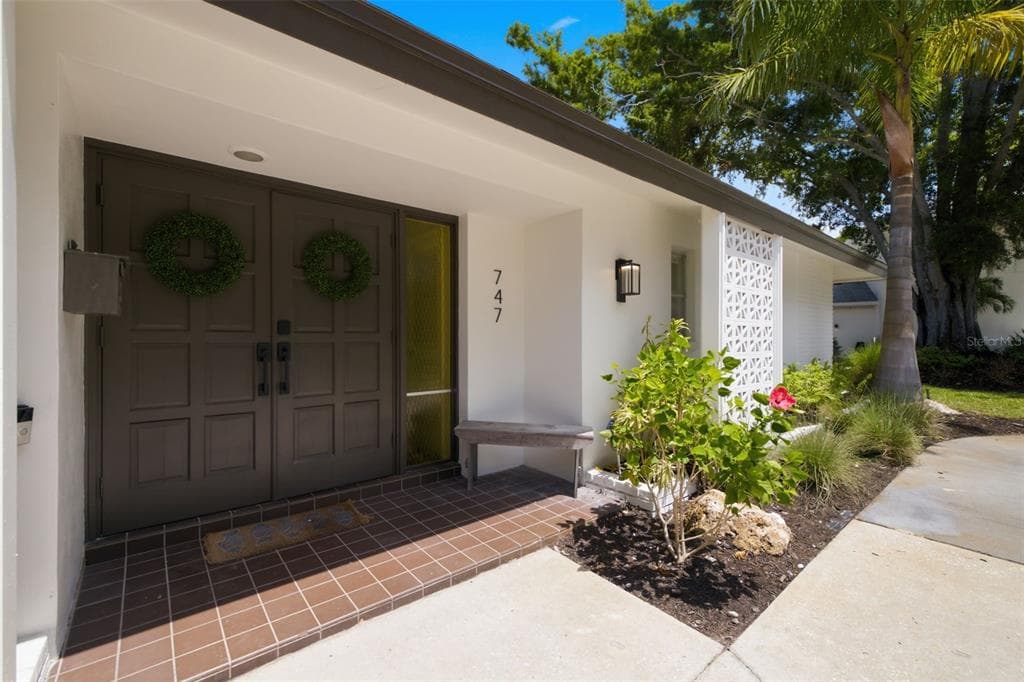 747 SABAL COURT S, ST PETERSBURG, FL 33705 — zdjęcie 2