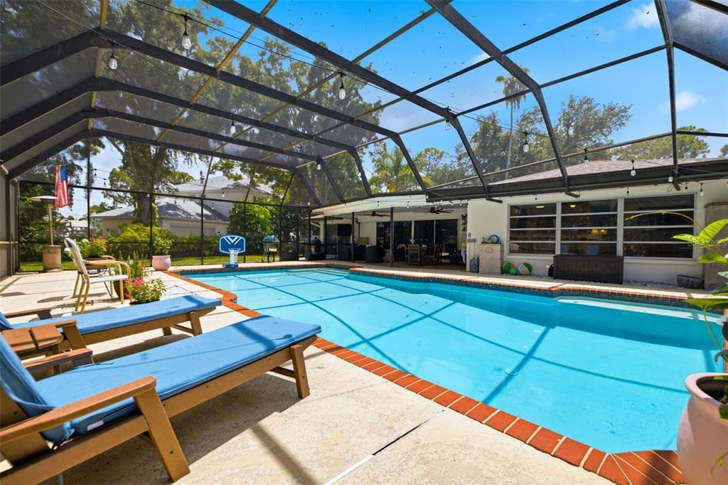747 SABAL COURT S, ST PETERSBURG, FL 33705 — zdjęcie 4