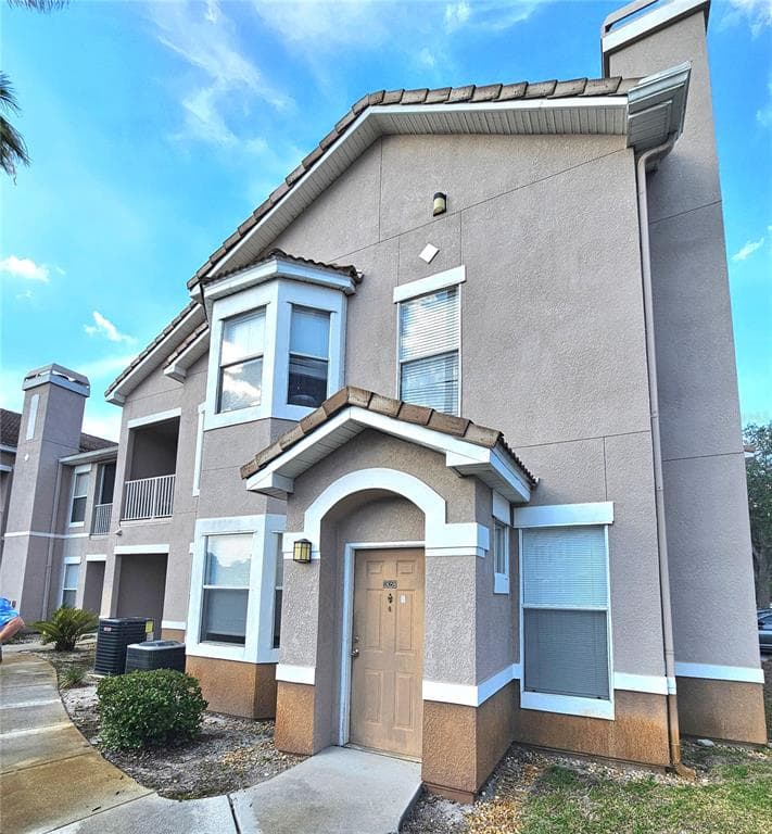 18058 VILLA CREEK DRIVE # 18058, TAMPA, FL 33647