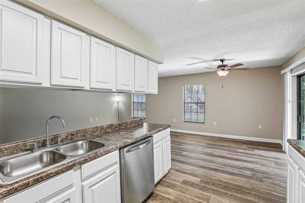 100 E OAK TERRACE DRIVE # D2, LEESBURG, FL 34748 — zdjęcie 4