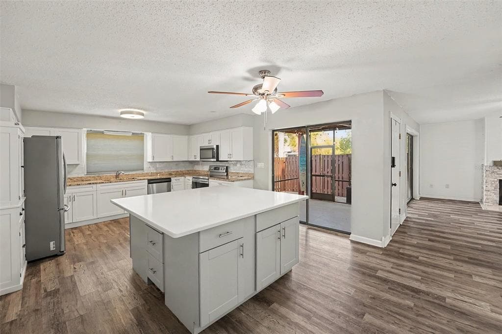 14521 CATALINA CIRCLE, SEMINOLE, FL 33776 — zdjęcie 4