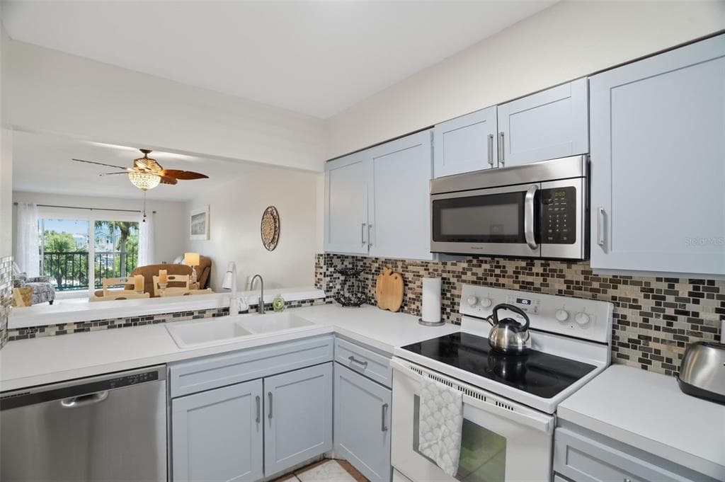 5557 SEA FOREST DRIVE # 215, NEW PORT RICHEY, FL 34652 — zdjęcie 3