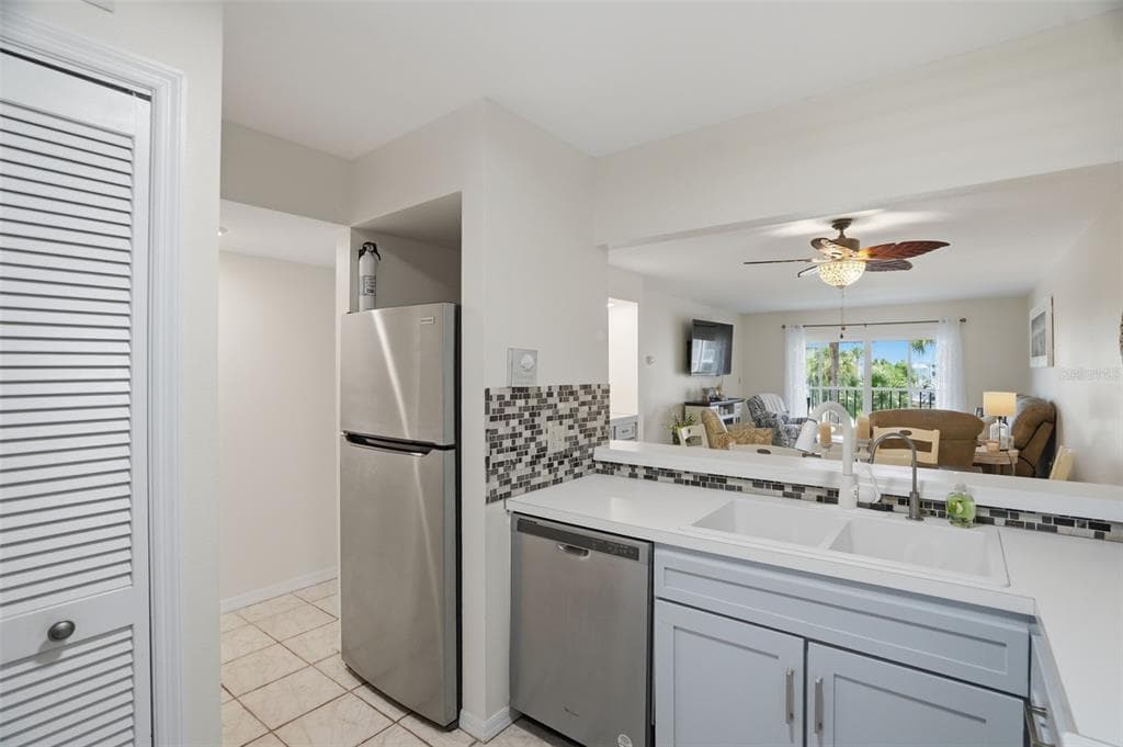 5557 SEA FOREST DRIVE # 215, NEW PORT RICHEY, FL 34652 — zdjęcie 4