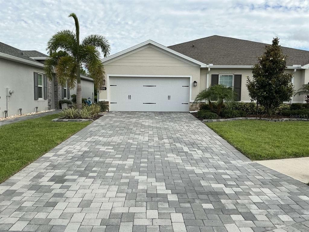 1982 W PALMS DRIVE, PORT CHARLOTTE, FL 33953