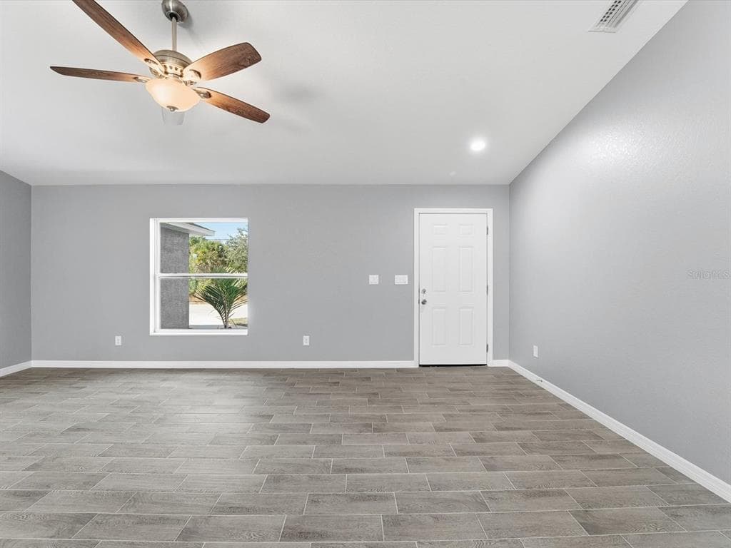 12081 SNOW BIRD AVENUE, PORT CHARLOTTE, FL 33981 — zdjęcie 4
