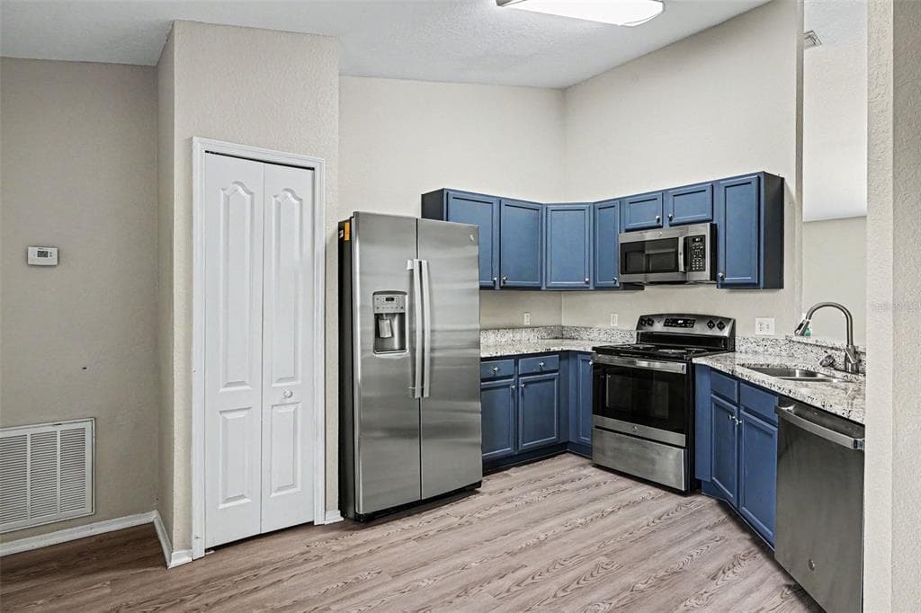 8187 WOODVINE CIRCLE, LAKELAND, FL 33810 — zdjęcie 4