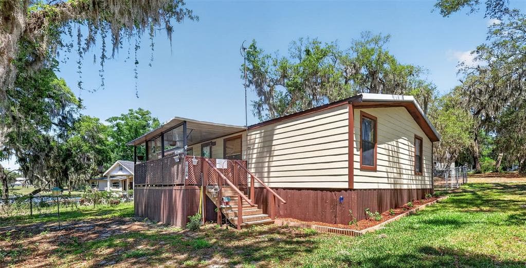 1710 INDIAN TRAIL # B, LEESBURG, FL 34748