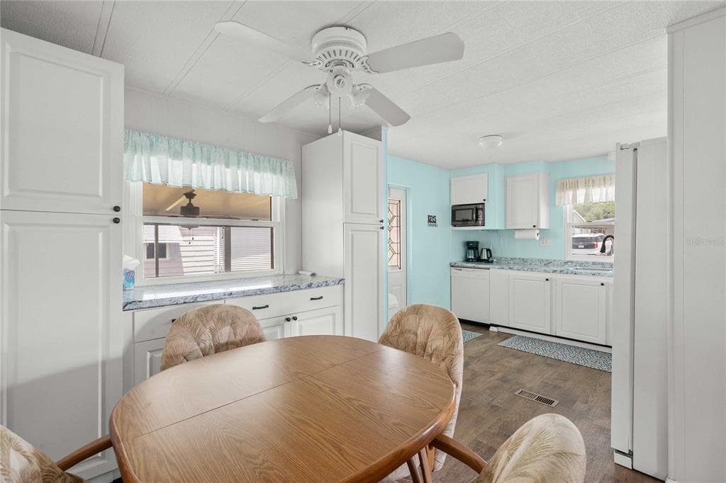 36650 DINA DRIVE, ZEPHYRHILLS, FL 33542 — zdjęcie 5