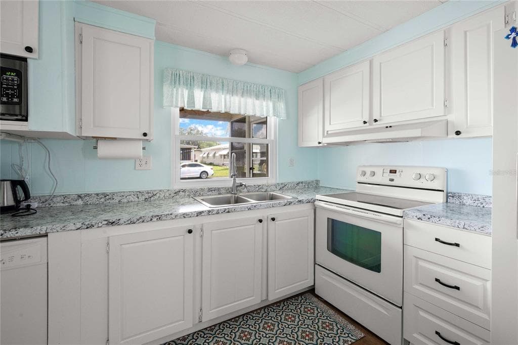 36650 DINA DRIVE, ZEPHYRHILLS, FL 33542 — zdjęcie 4