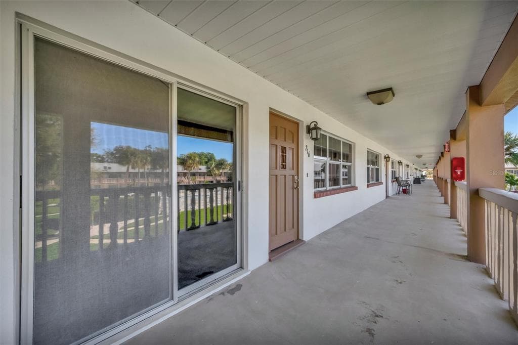650 PINELLAS POINT DRIVE S # 216, ST PETERSBURG, FL 33705 — zdjęcie 2