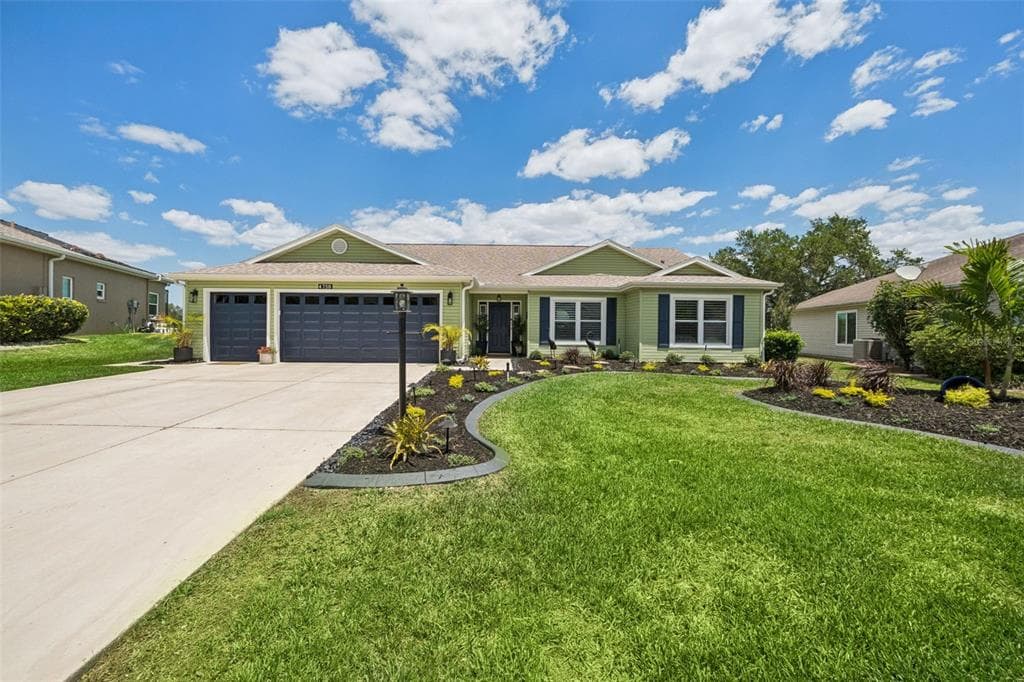 4750 SAWGRASS LAKE CIR, LEESBURG, FL 34748
