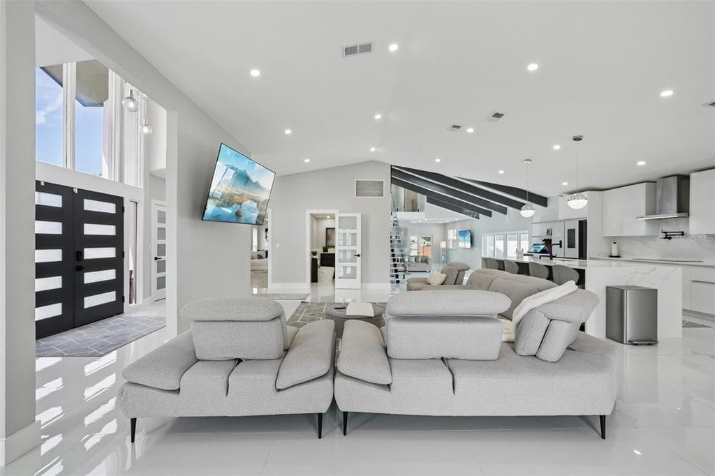5201 HUNTINGTON STREET NE, ST PETERSBURG, FL 33703 — zdjęcie 4