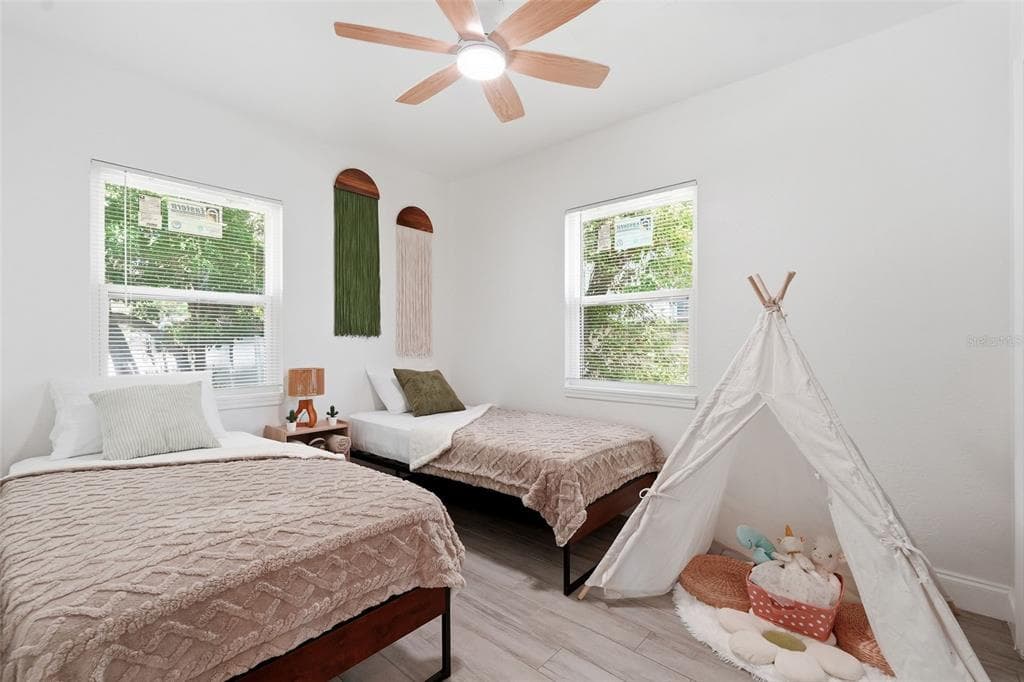 2855 VALENCIA WAY S, ST PETERSBURG, FL 33705 — zdjęcie 4