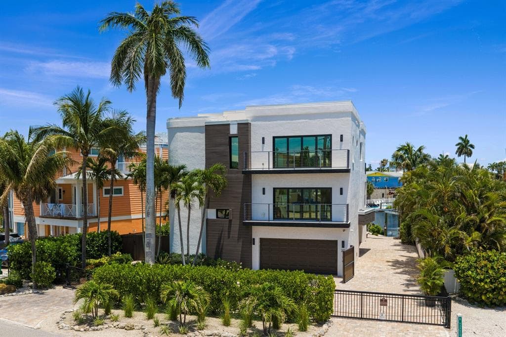 201 N HARBOR DRIVE, HOLMES BEACH, FL 34217