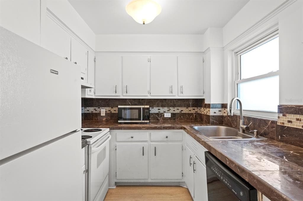 750 BURLINGTON AVENUE N # 3C, ST PETERSBURG, FL 33701 — zdjęcie 3