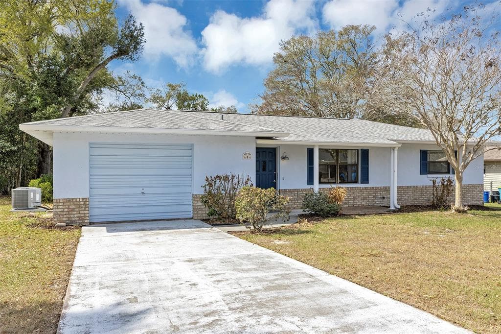 606 THIRD AVENUE, LADY LAKE, FL 32159
