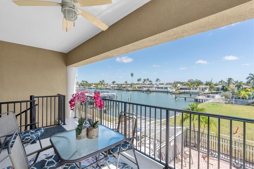 300 CAPRI BOULEVARD # 6, TREASURE ISLAND, FL 33706