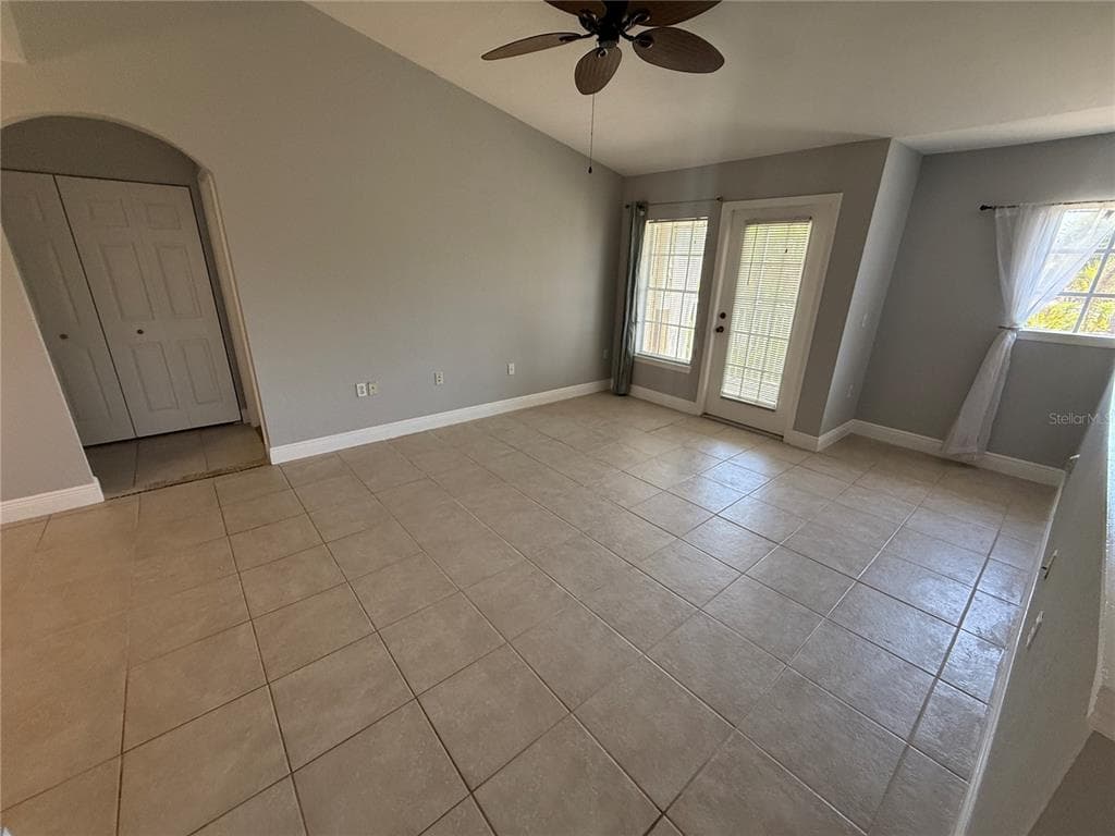 8932 MANOR LOOP # 205, LAKEWOOD RANCH, FL 34202 — zdjęcie 4