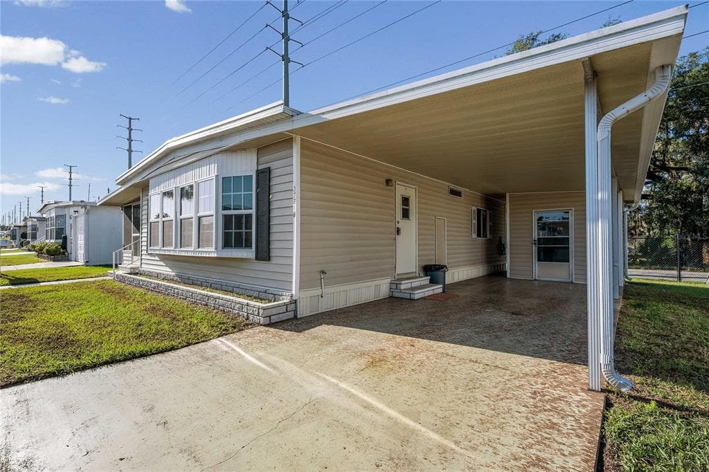 37818 VALENCIA AVENUE, ZEPHYRHILLS, FL 33541 — zdjęcie 5