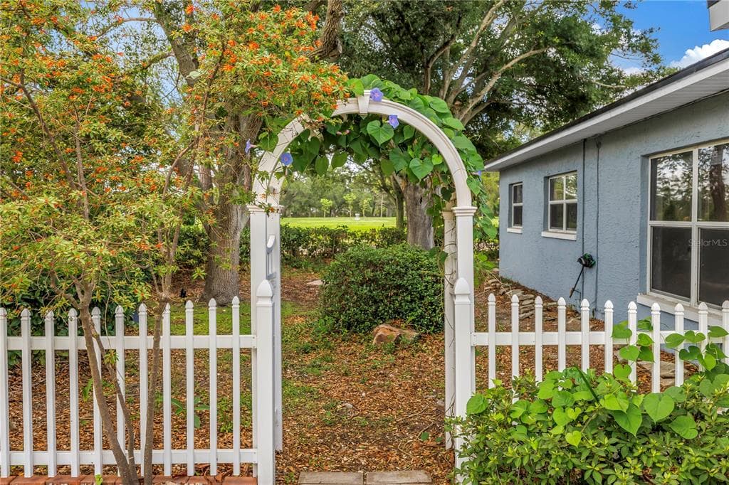 7400 19TH AVENUE N, ST PETERSBURG, FL 33710 — zdjęcie 2