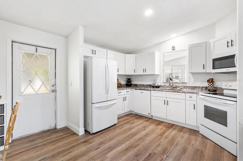 1616 BAYHILL DRIVE, LADY LAKE, FL 32159 — zdjęcie 3