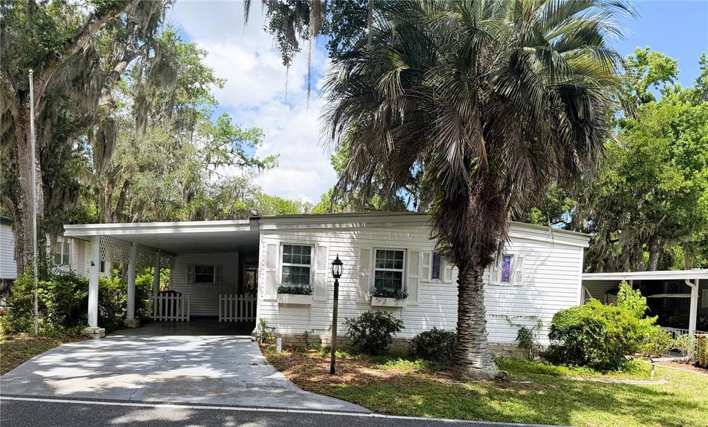 127 ROYAL PALM DRIVE, LEESBURG, FL 34748