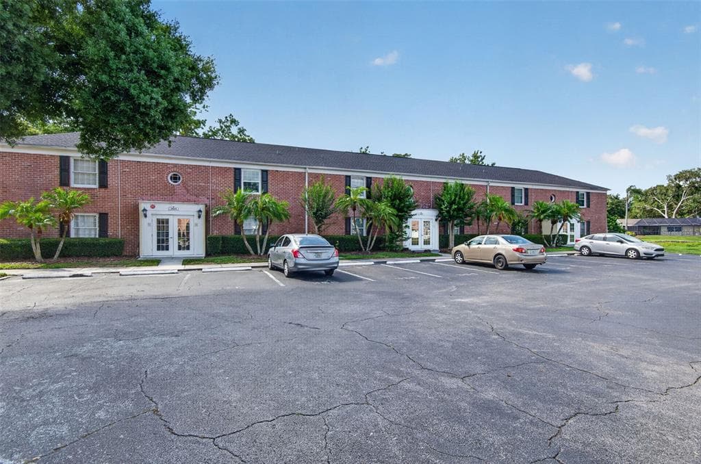 2521 CEDAR CYPRESS COURT # 101, TAMPA, FL 33618