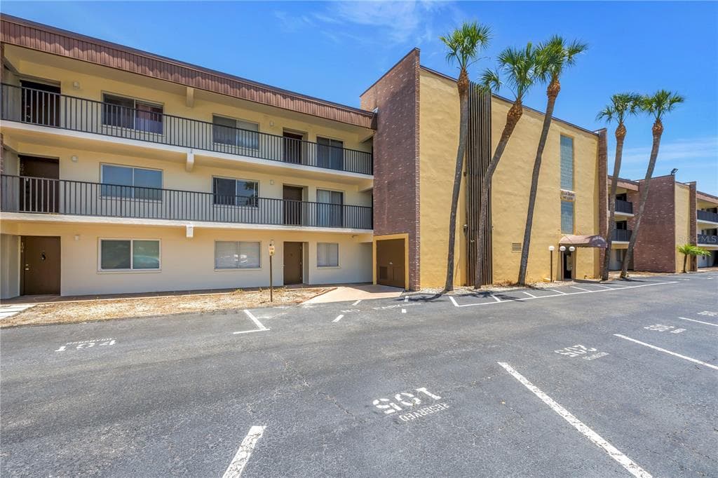 4435 1ST STREET NE # 104, ST PETERSBURG, FL 33703