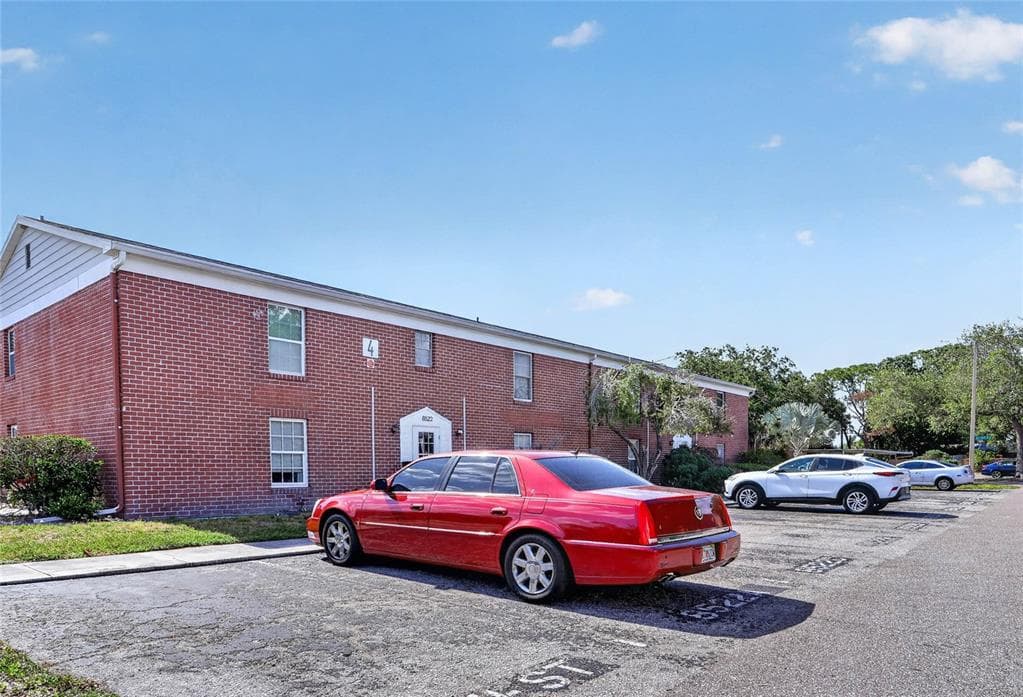 8542 10TH STREET N # B, ST PETERSBURG, FL 33702 — zdjęcie 3
