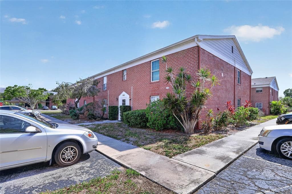 8542 10TH STREET N # B, ST PETERSBURG, FL 33702 — zdjęcie 4