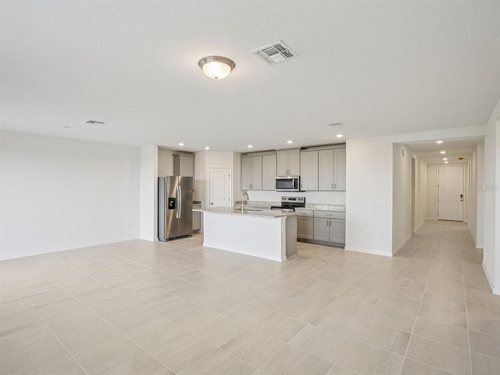 823 SUNSHOWER DRIVE, LADY LAKE, FL 32159 — zdjęcie 2